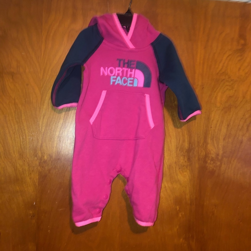 North Face Baby onesie Bodysuit Coverall 3 months